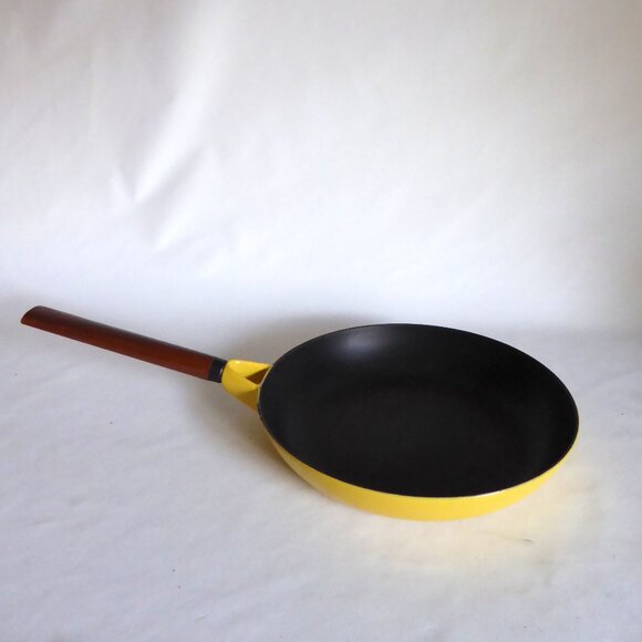 VINTAGE 11” SKILLET WATERFORD IRELAND COLORCAST YELLOW ENAMEL CAST IRON SKILLET - Picture 1 of 15